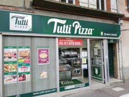 Tutti Pizza Pont Jumeaux outside