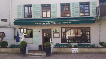Auberge Du Cheval Blanc outside