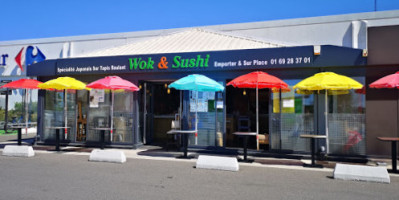 Wok And Sushi outside