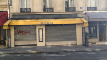 Cafe Alice outside