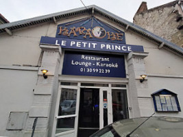 Le Petit Prince outside