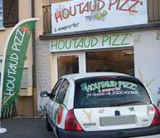 Houtaud Pizz' outside