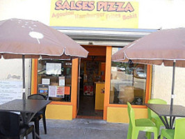 Salses Pizza inside