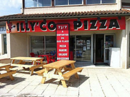 Illy'co Pizza inside