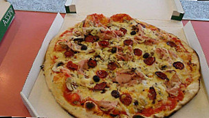 Pizza Delphine Et Alexandre food