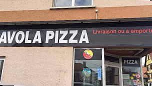 Pizza Avola outside