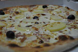 Pizza D'elea food