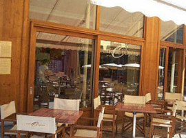 Café De L'opéra inside