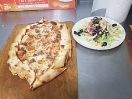 Accro Pizza's Grill food