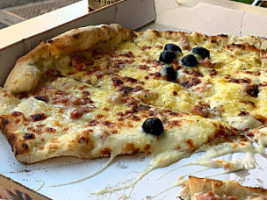 Italia Pizza Au Feu De Bois food