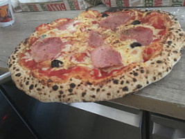 Luciano Pizza food