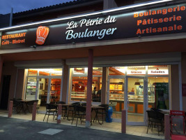 La Petrie Du Boulanger Maison Deleuze outside