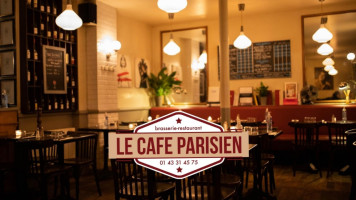 Le Cafe Parisien outside
