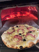 Tour De Pizze food