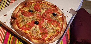 Yolo Pizza food