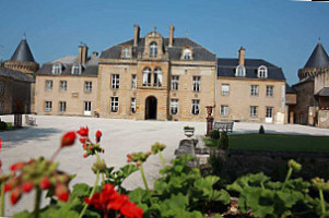 Château Du Faucon food