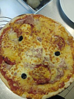 Pizza Kiki food