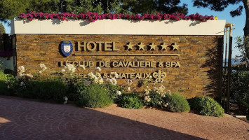 Hôtel Le Club De Cavalière outside