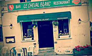 Le Cheval Blanc inside