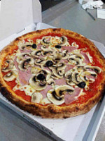 Giacomo Pizzas Artisanales food
