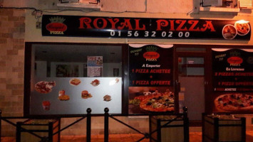 Royal Pizza food