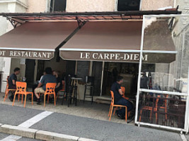 Bistrot Le Carpe- Diem inside