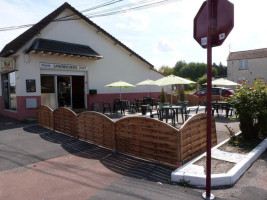 Friterie Des Ecoles outside