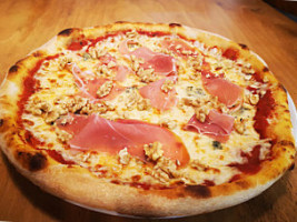 Pizz'alpin food