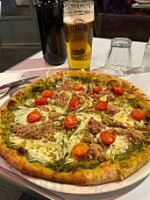 Pizza E Mozza food