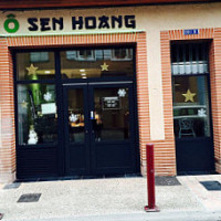 O Sen Hoang inside