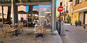 Le Grand Café De La Poste inside