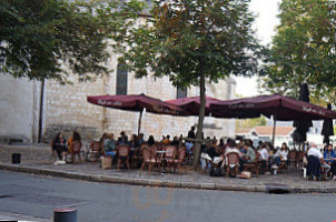 Cafe Des Arts outside