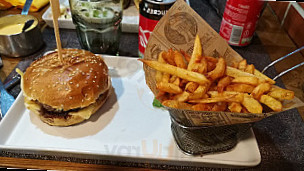 85 Ozo Maison Burger food