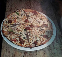 Pizza Léo food