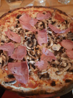 Piazza Pizza food
