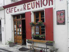 Café De La Réunion outside