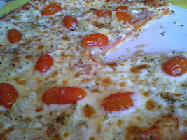 Pizza Yollo food