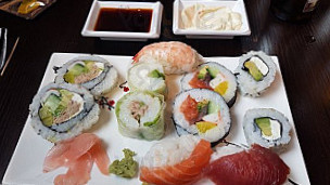 Le Sushi D'or food