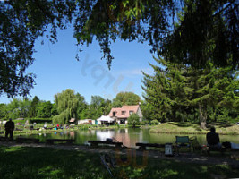 Etangs Du Saut Du Loup food