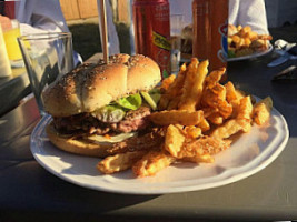 The Perzel Hut food