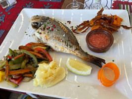 Le Poisson Rouge food