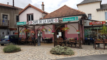 Café De La Gare inside