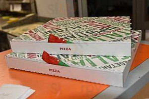 Papa Pizza inside