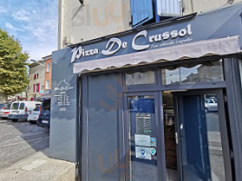 Pizza De Crussol outside