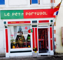 Le Petit Portugal outside