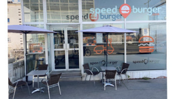 Speed Burger inside