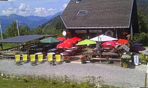 L'avalanche Restaurant Ski Bar La Sambuy food