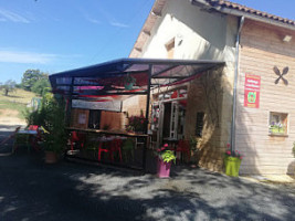 Auberge à La Ferme Du Château Vieux outside