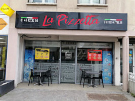 La Pizzetta outside