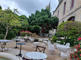 La Table Du Gouverneur outside